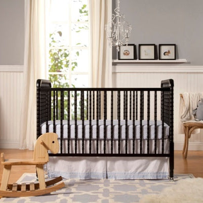 A Parent's Guide to Maintaining an Organized and Tidy Nursery