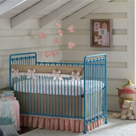 The Advantages of Buying from Specialty Baby Crib Stores
